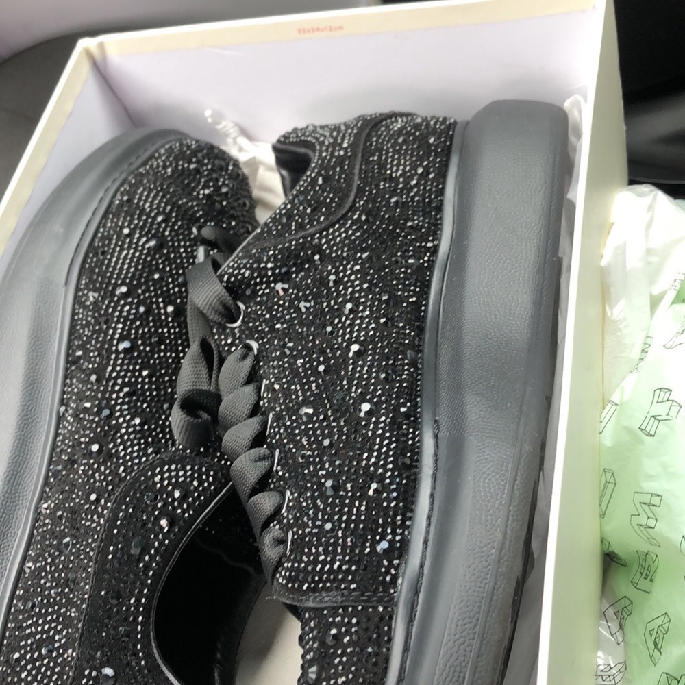 Shoes - Picture 2 of 4